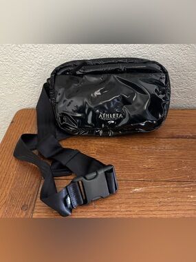 Athleta All About Large Patent Leather Look Belt/Crossbody Lined Bag Puff Shine